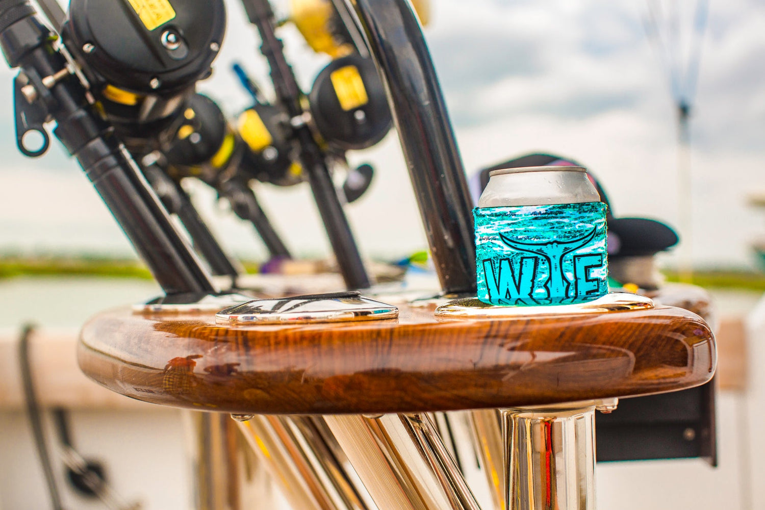 ACCESSORIES: Drinkware